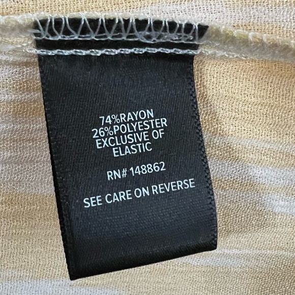 NWOT Torrid elastic top - Picture 8 of 8